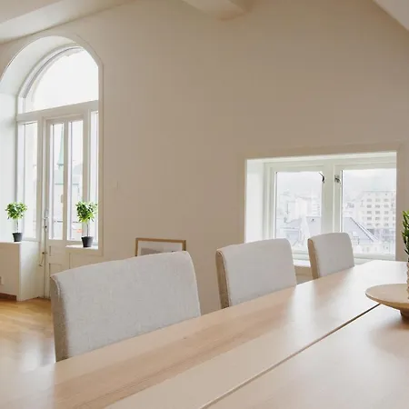 Апартаменты Penthouse - Best Balcony In The City